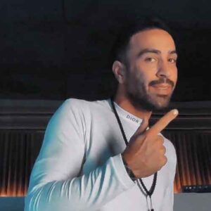 دانلود آهنگ من فقط عاشق اینم که دستاتو بگیرم ریمیکس
